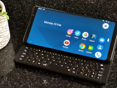 phone with full keyboard